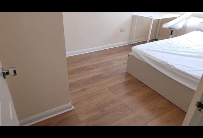  Double Room Available ( Wimbledon) Main Photo