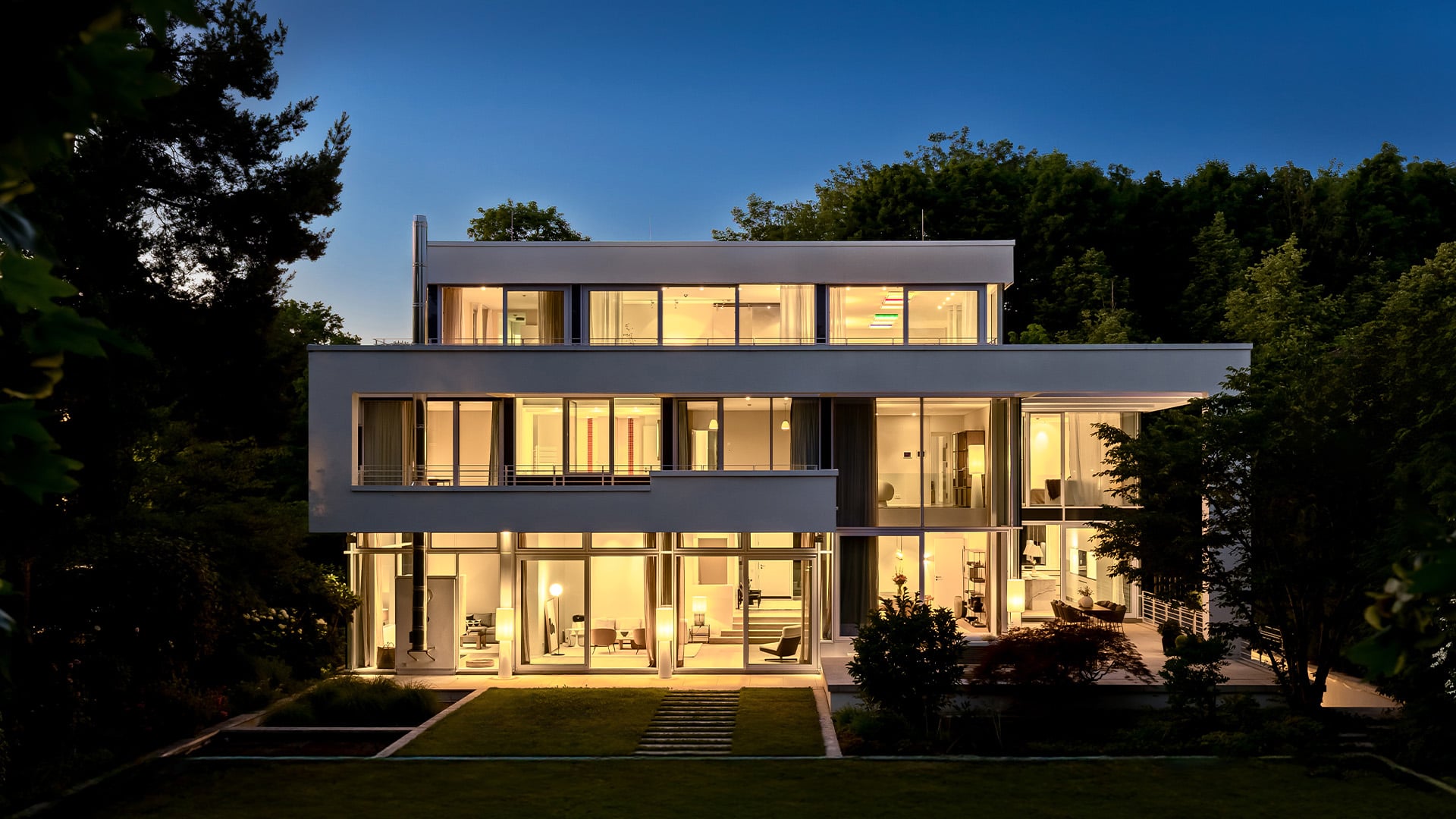 München – Bogenhausen – Kaufpreis auf Anfrage  Modernes Meisterwerk in Bestlage – Licht, Luxus und Leichtigkeit vereint.