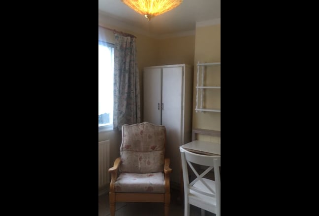 Pleasant rec dec room in houseshare Main Photo