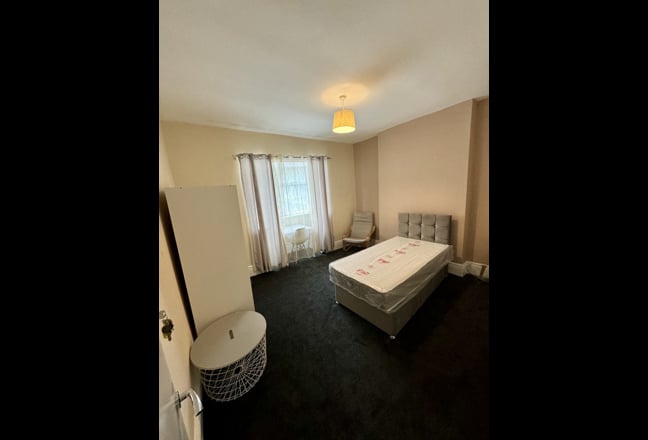 **Furnished Spacious Room - Bills inclusive** Main Photo