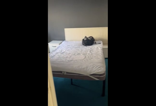 Studio apartment with en suite in Dalston Main Photo