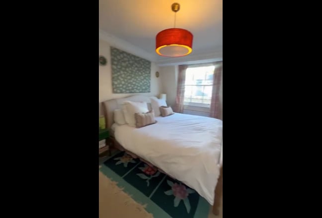 Bedroom Flat in a Mews Main Photo