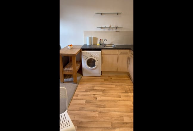 Spacious 1 bed flat- near acton central tube Main Photo