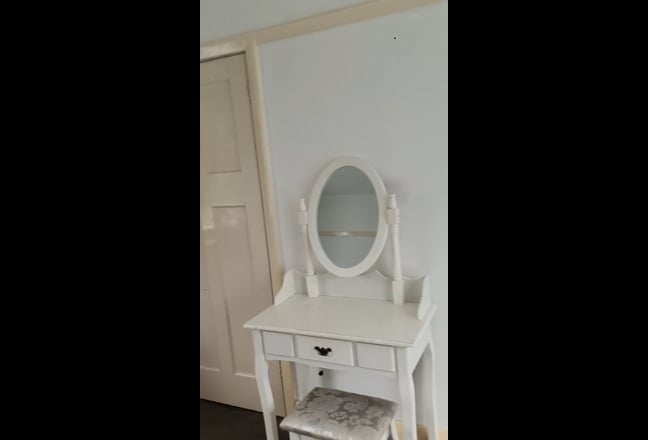 Large double room in family home Main Photo