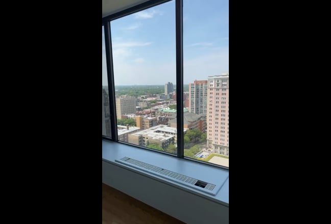 Room for rent in a 2 bed/2 bath lake view condo!! Main Photo