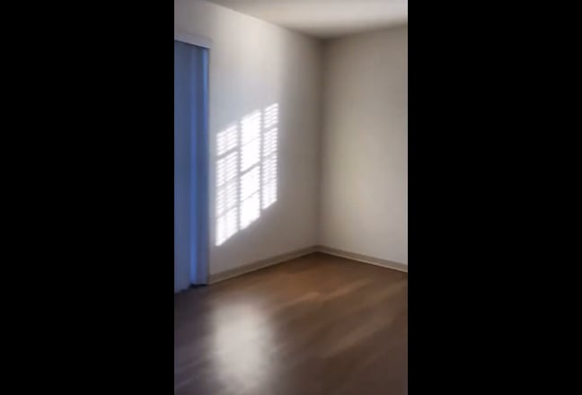 Looking for a roomie in Davie !  Main Photo