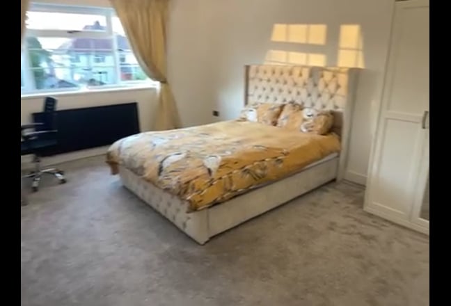 Luxury Double,furnished  Studio   “Ladies  Only” Main Photo