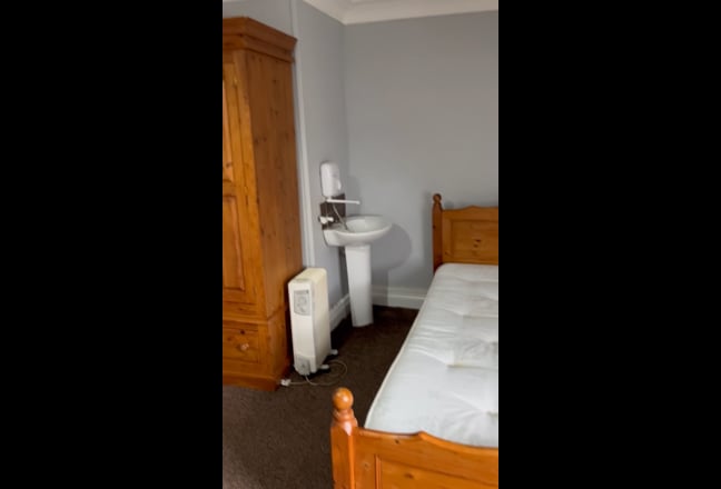 Large/Medium  Room in Superb location   Main Photo