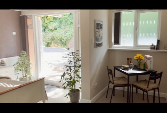Stunning GFloor Flat - Immaculate, fully furnished Main Photo