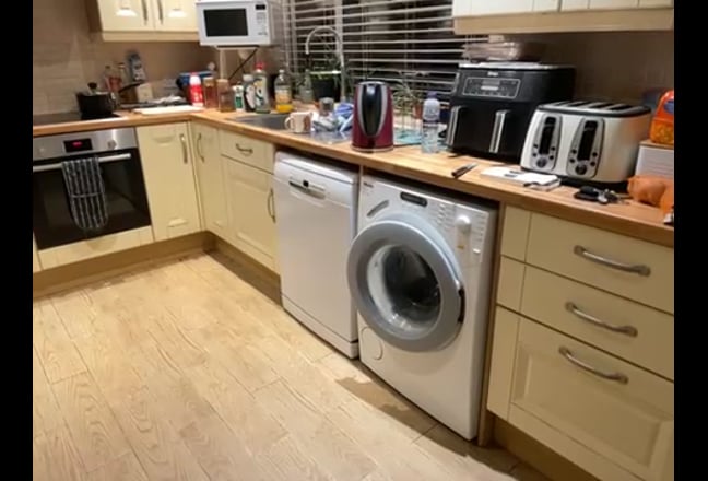 One large  furnished double room to let Main Photo