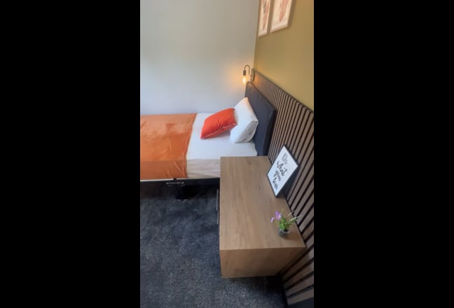 Last Ensuite Double Room | Tastefully furnished Main Photo