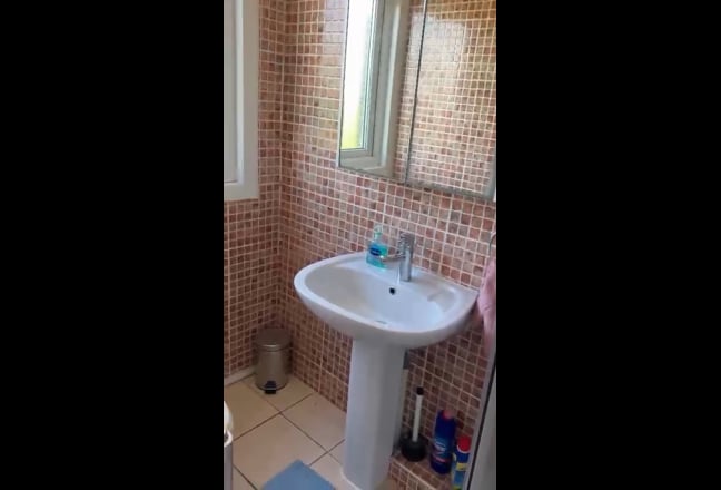 Large ensuite room including bills for single pers Main Photo