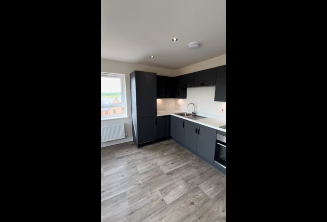 44BD Stunning Brand New 1-bed Apartment 🏡 Main Photo