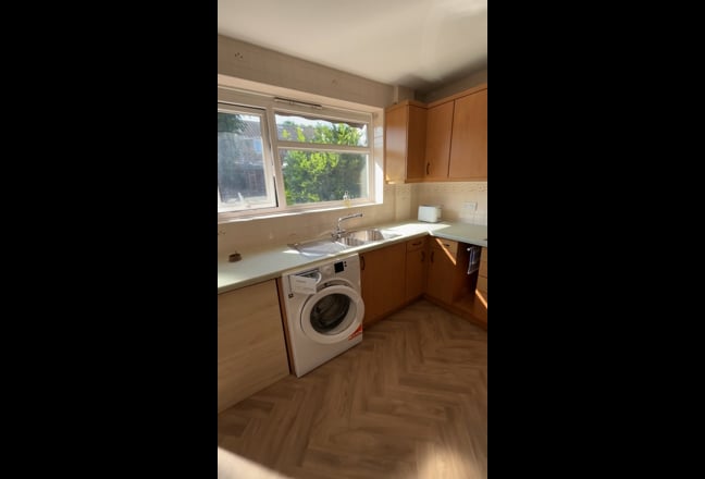 1 Double Sized Rooms Available from 10Th July 2025 Main Photo