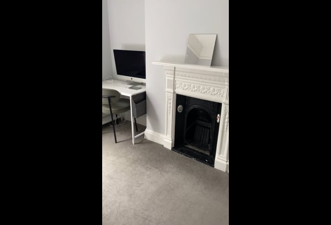 Beautiful double bedroom  Main Photo