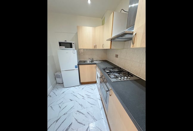 Clean private studio flat close to station  Main Photo
