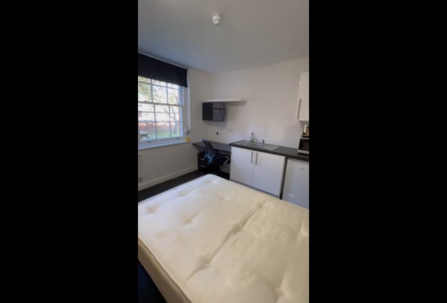 Studio all bills Inc-3 mins to UoL Main Photo