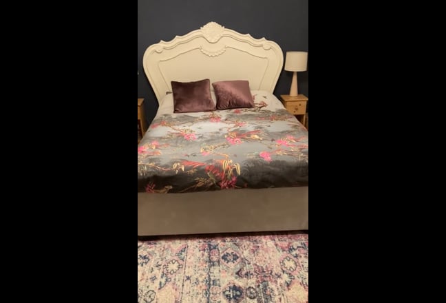 Double room in quiet home  Main Photo