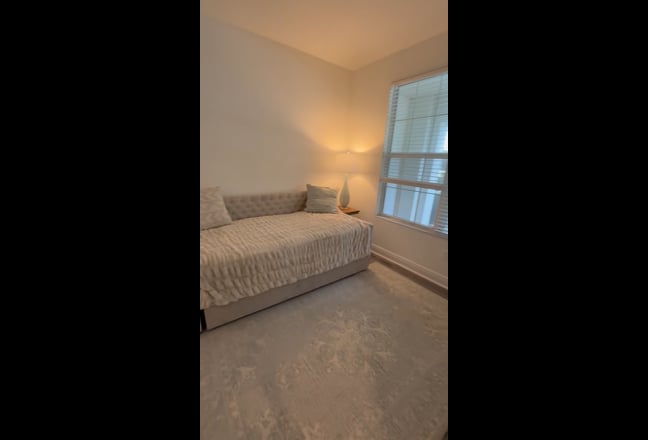 Room in townhouse Main Photo