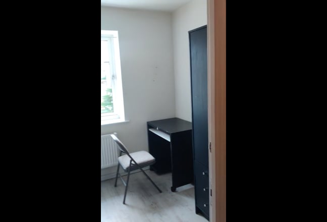 Room Available with Indian Family to share Main Photo