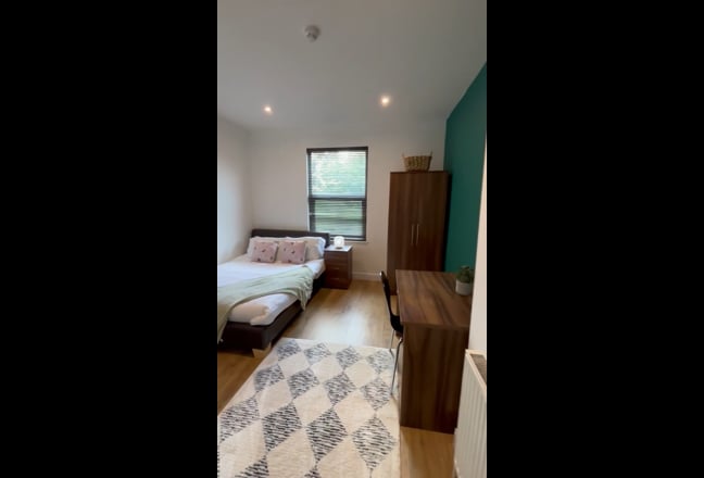 Double En-Suite Room | Bills Inc |  DE22  Main Photo