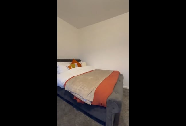 Final Room! Friendly All-Female House Share in M14 Main Photo