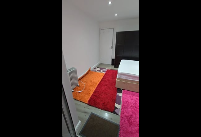 One double bed room. Ensuit Main Photo