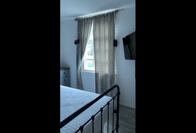 Double bedroom in a shared house Main Photo