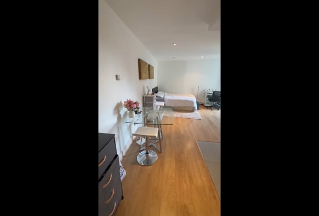 Studio Flat in Caspian wharf E3  Main Photo