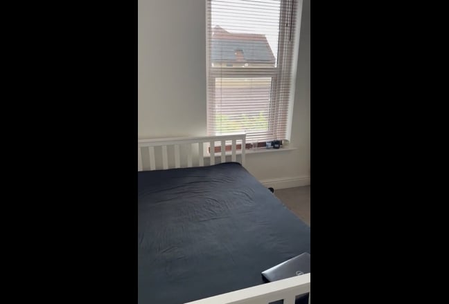 A Lovely Spacious Room Available in a Houseshare! Main Photo