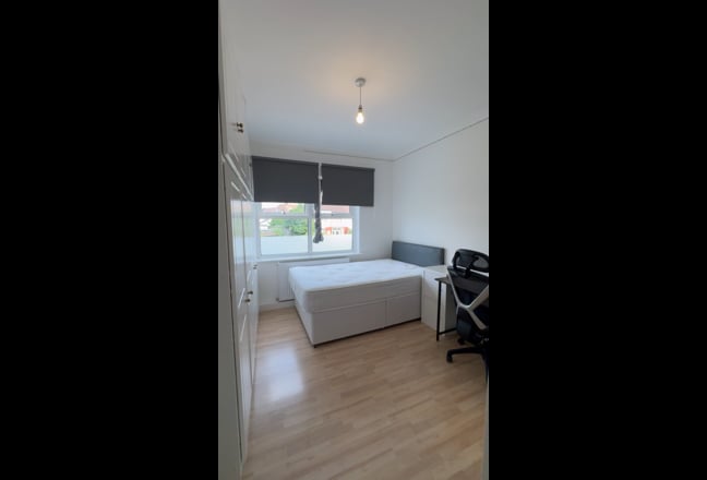Very large double room with en-suite  Main Photo