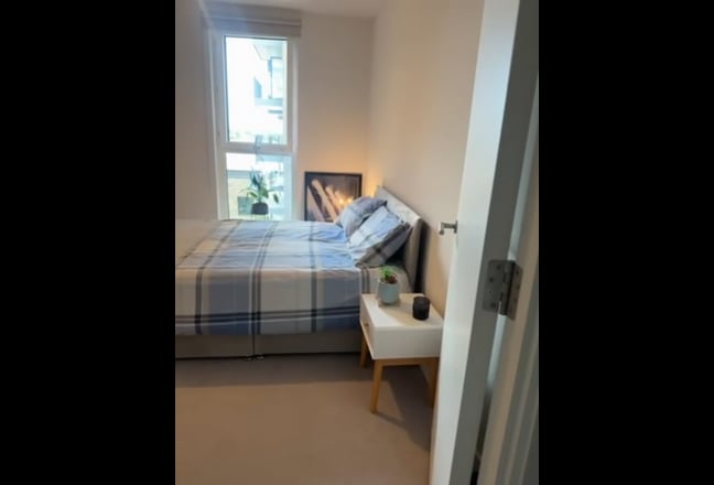 Double Room in New Flat on Elizabeth Line Main Photo