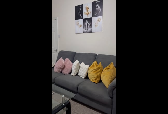 Big furnished room in a house for rent Main Photo