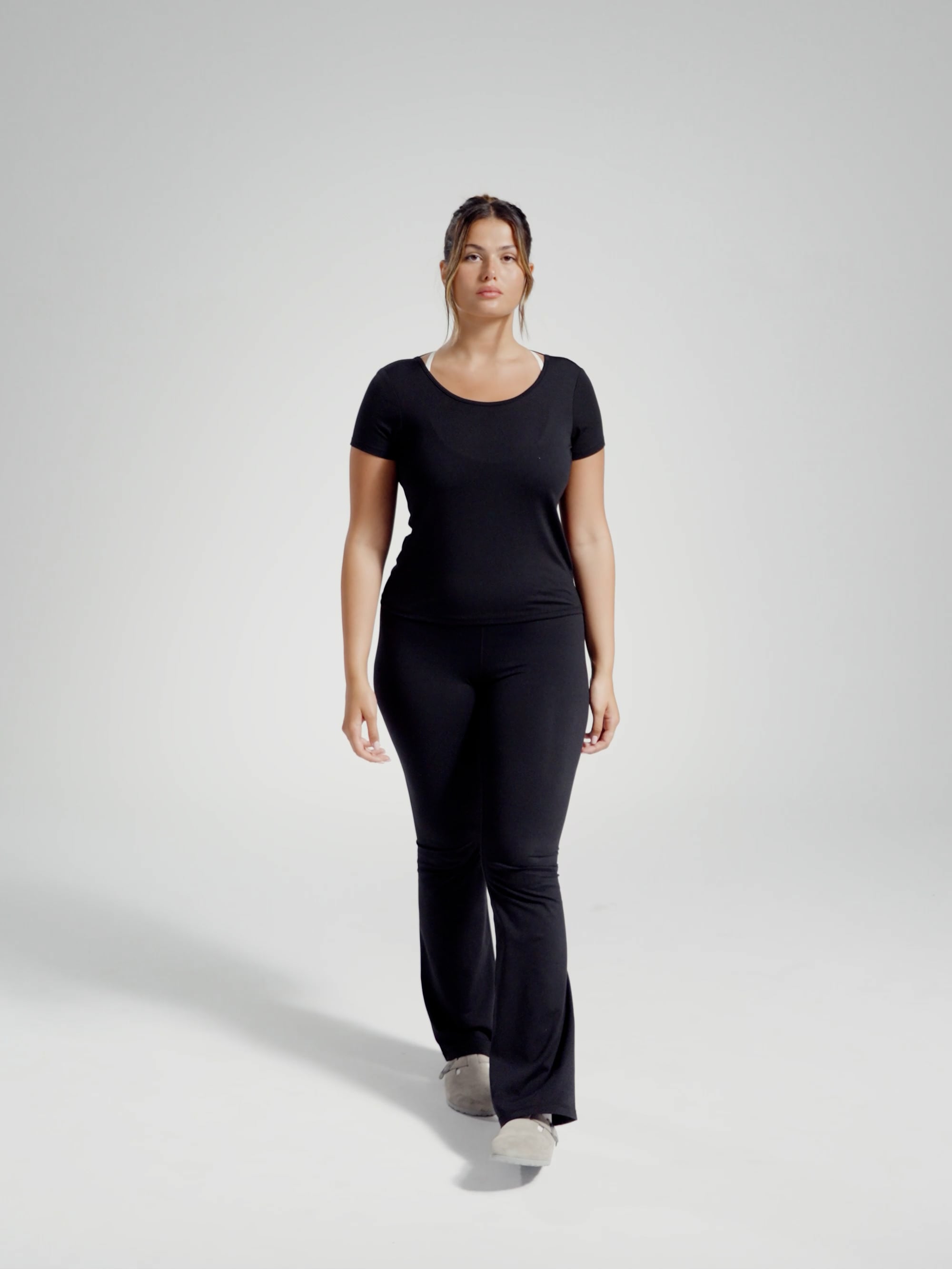 חולצה עם גב פתוח