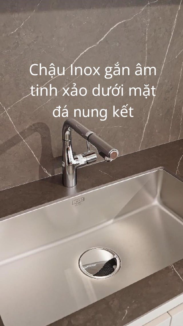 chậu inox gắn âm tinh xảo dưới mặt đá nung kết