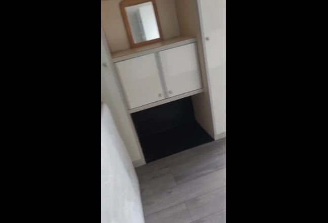 A studio apartment To Rent  Main Photo