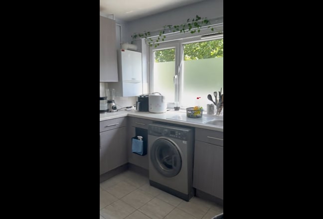 Single room available for 450 only Main Photo
