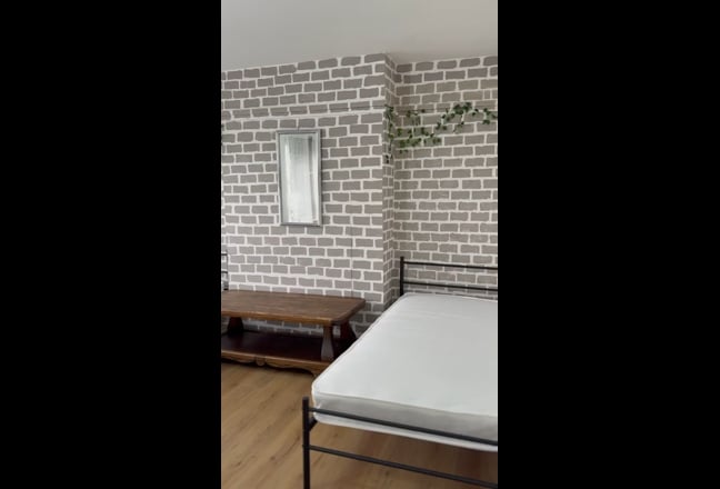 Master room available for 3 female  Main Photo