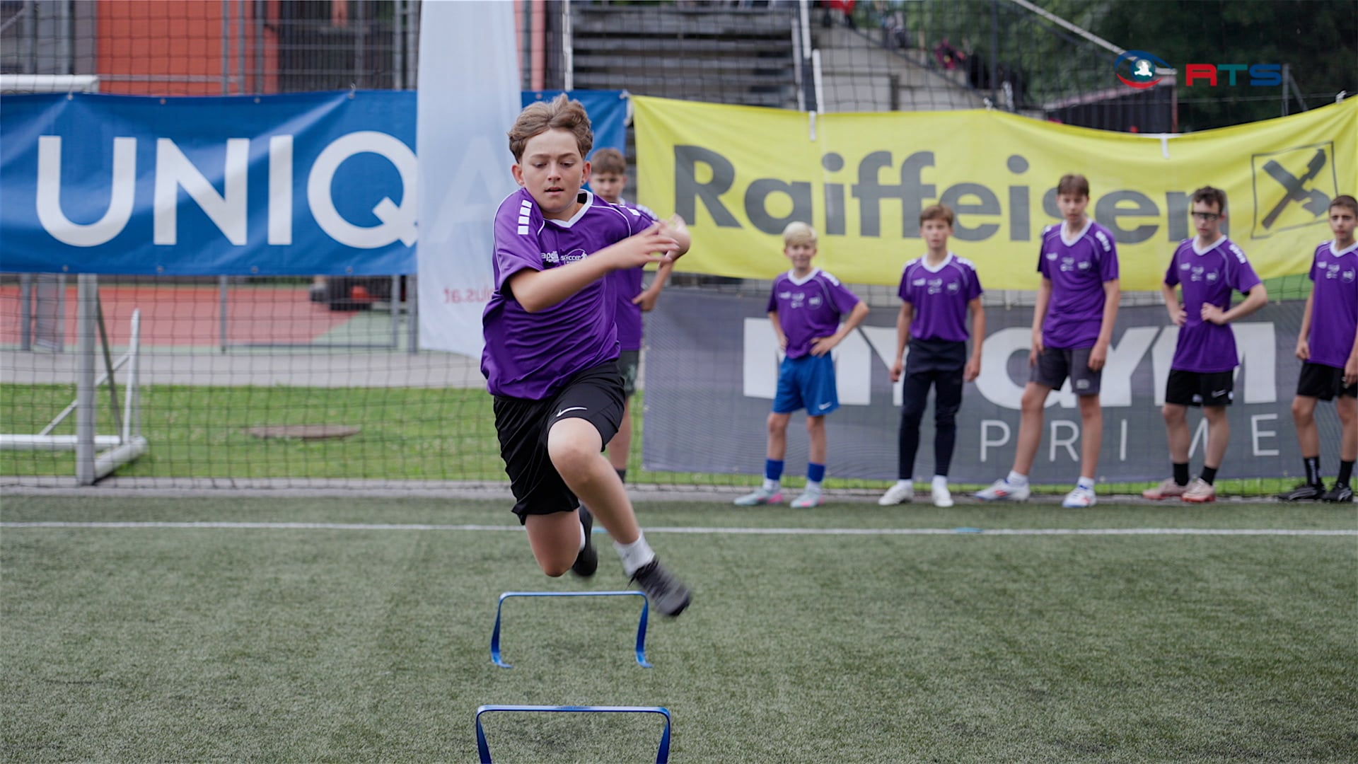 fussball-trifft-englisch-soccer-academy-schenkt-kindern-freude