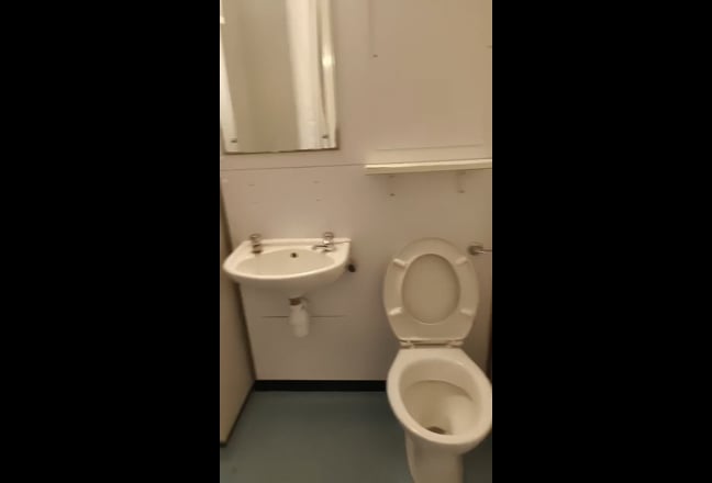 Woodland Court Ensuite Main Photo