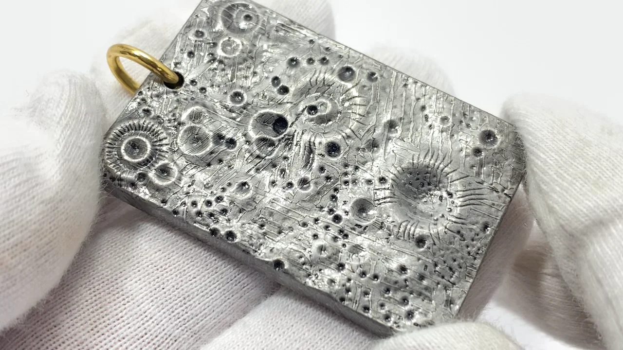 動画】【1点もの】メテオライト(アルタイ隕石) 彫刻入り