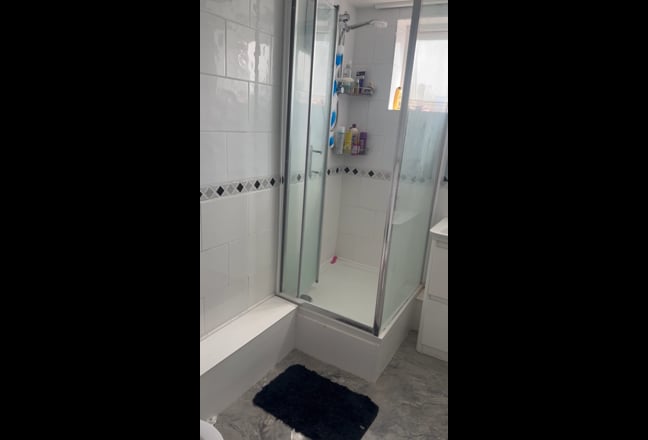 4 Bedroom Town house 2 shower & Toilet Zone 2  Main Photo