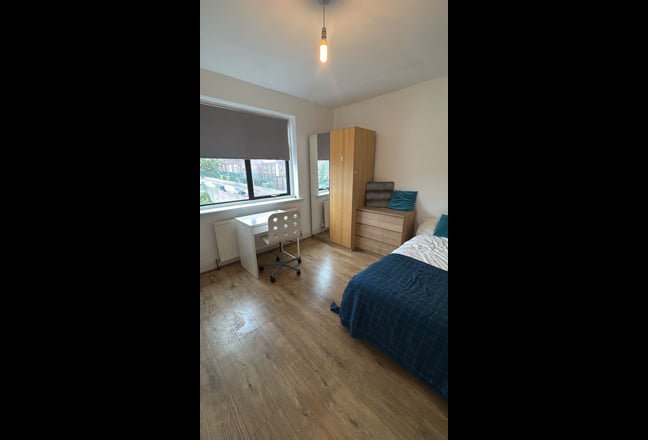 💥 DBL RM  Living Area Grdn Prking  Bank 20min  Main Photo
