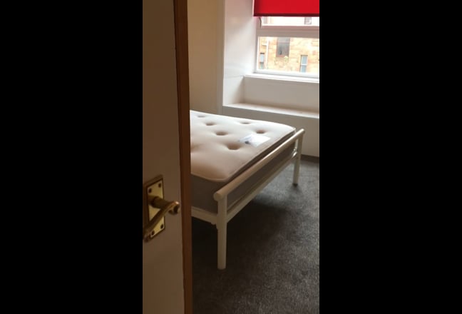 Room to rent in West end  Main Photo