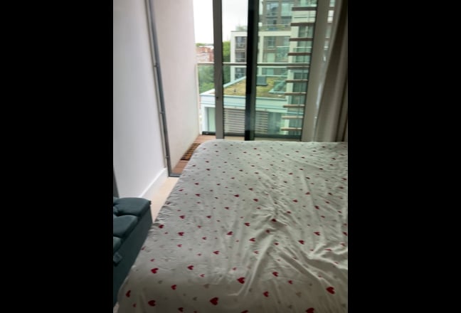 Ensuite and own balcony East Putney  Main Photo