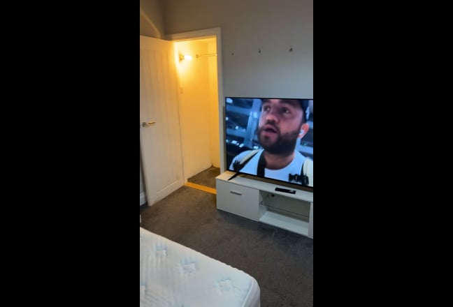 Large Double Bed Room  Main Photo