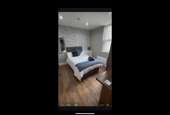 Only 3 rooms left. Fantastic 6 bedroom property! Main Photo