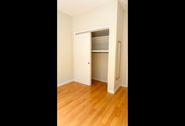Bright, Clean & Cozy Home for a Cat-Friendly Roomi Main Photo