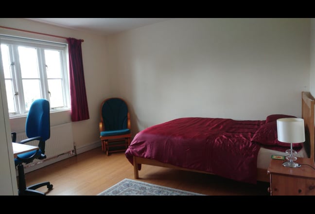  Large Double Room Riverside near Richmond TW1 Main Photo