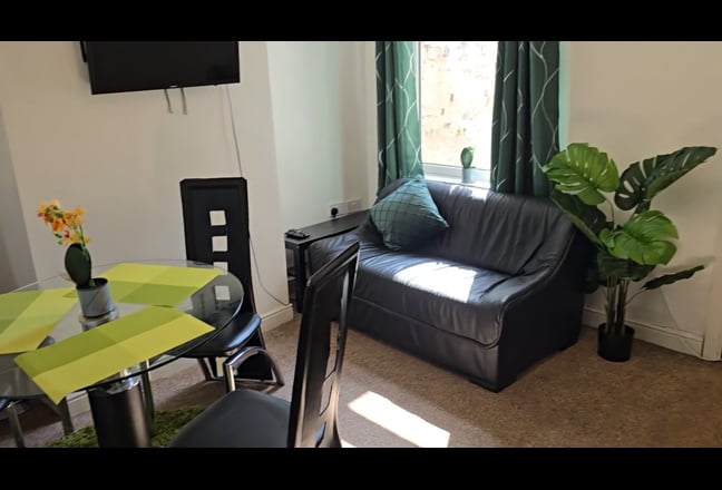 M5 Salford | Male Pref | Professionals | Ref 29T Main Photo